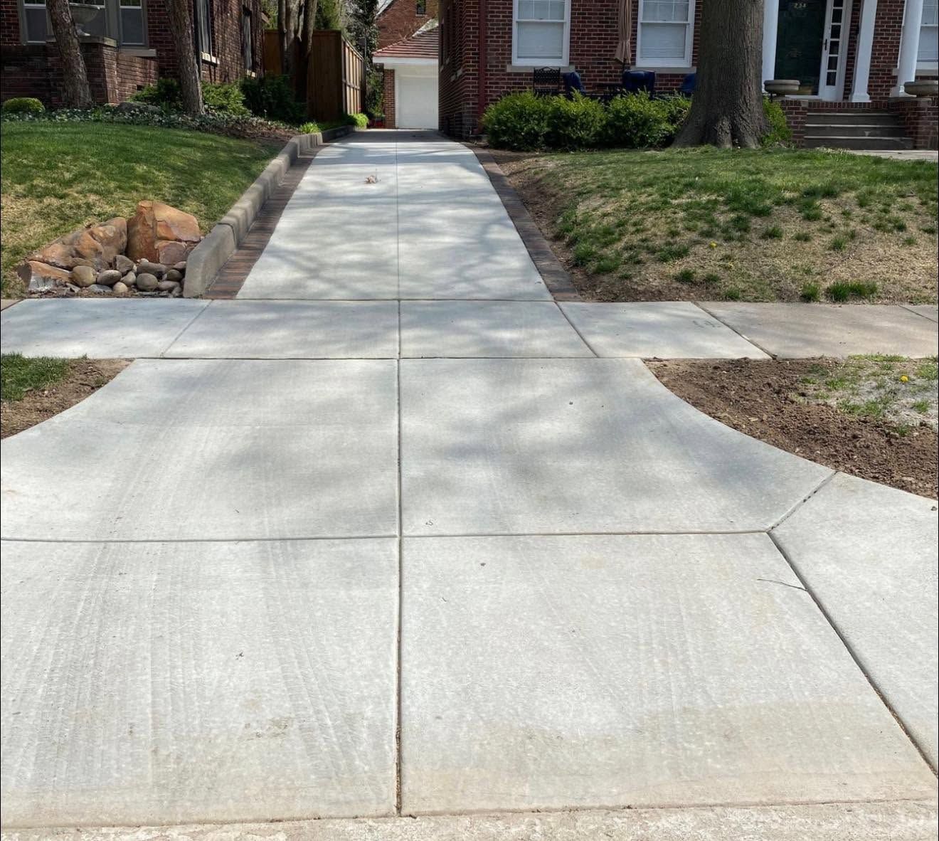 Sidewalk / walkway