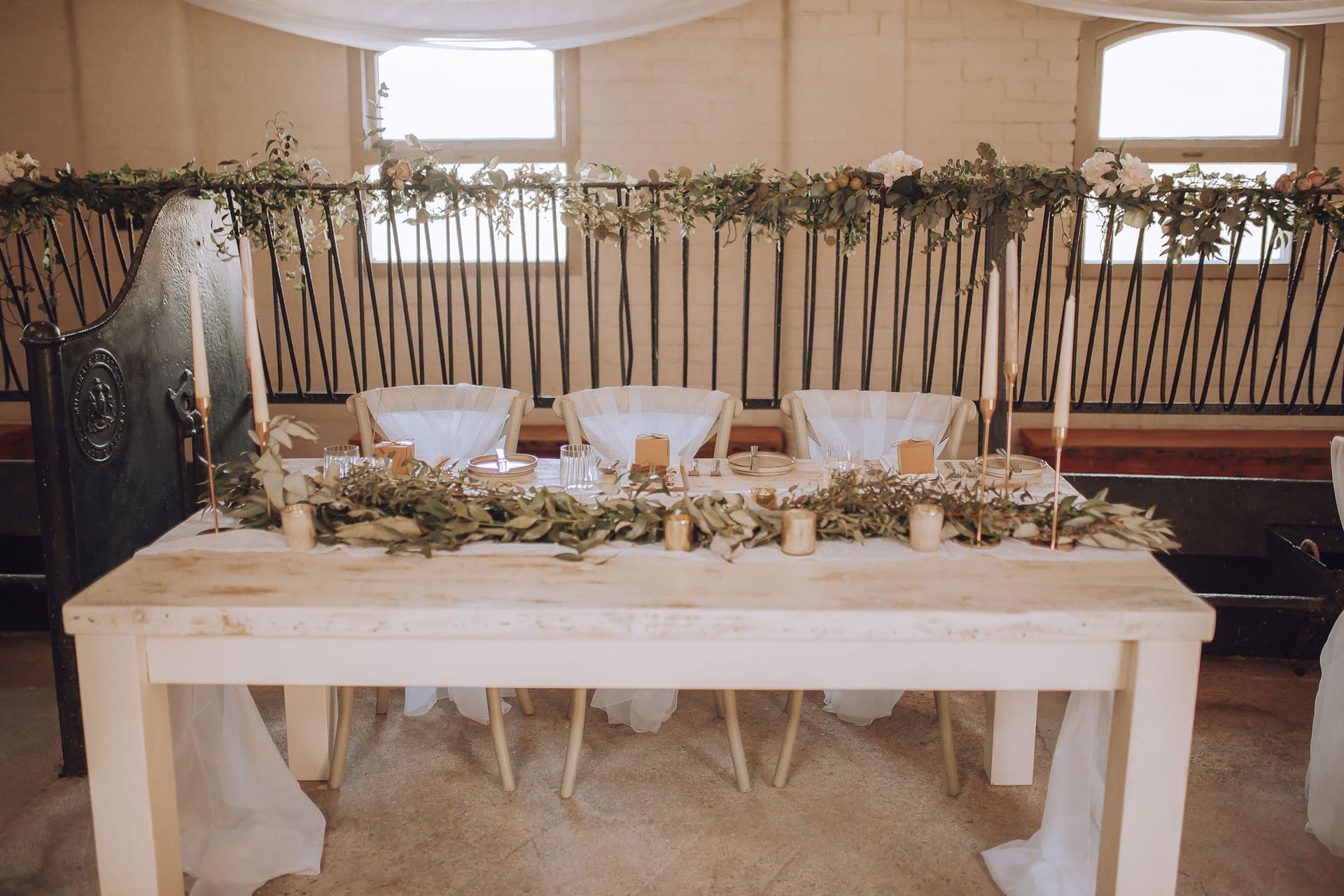 sweetheart table decor, wedding sweetheart table styling