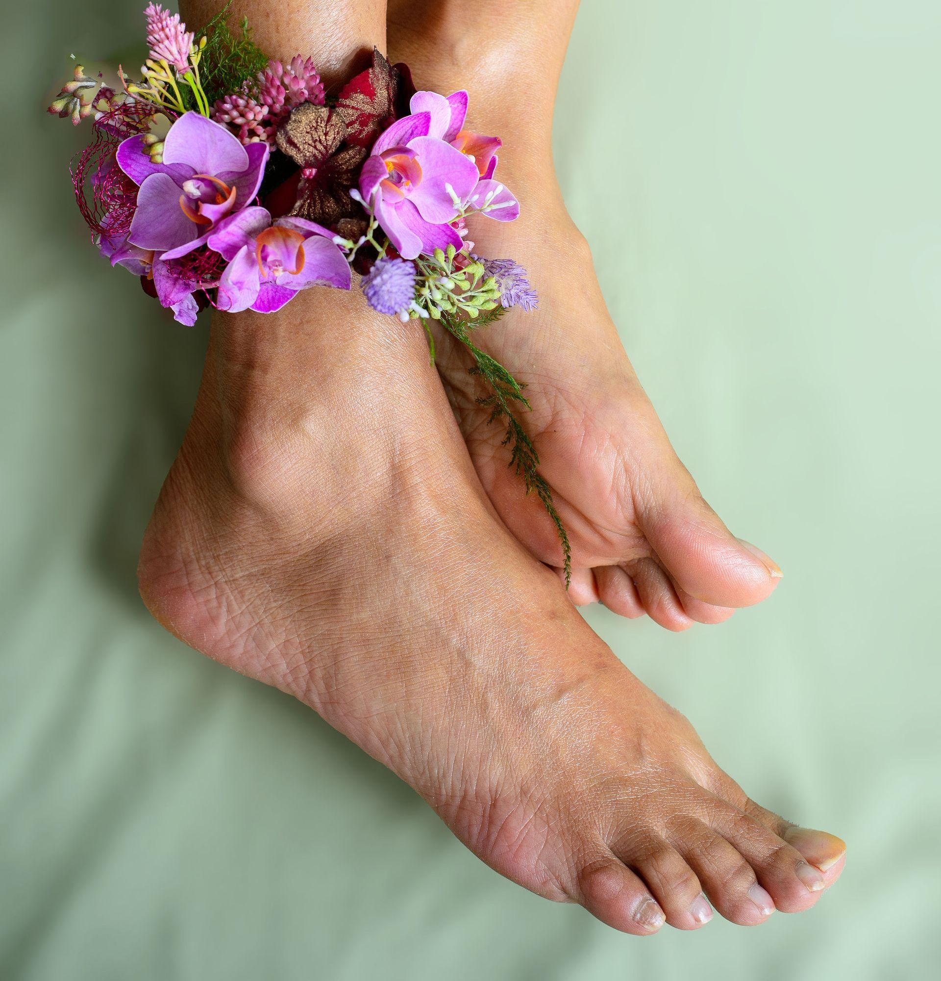 Health Energies Vaughan - Aroma Flex Therapy Practitioner performing Aroma Flex body work therapy treatment at Health Energies Vaughan Wellness centre