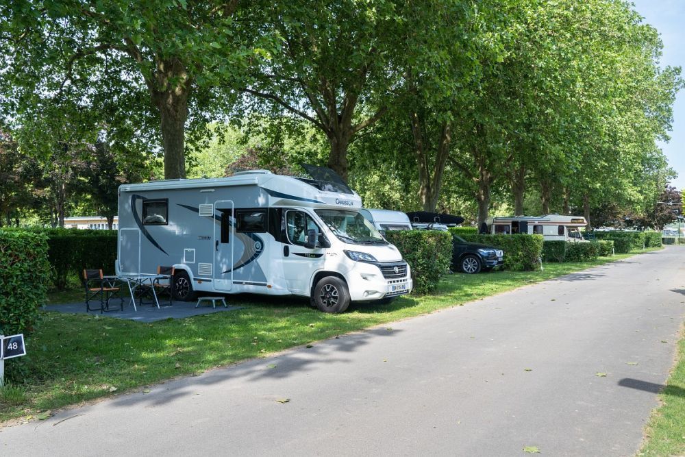 Profitez du camping municipal à Épernay. Camping municipal à Épernay.