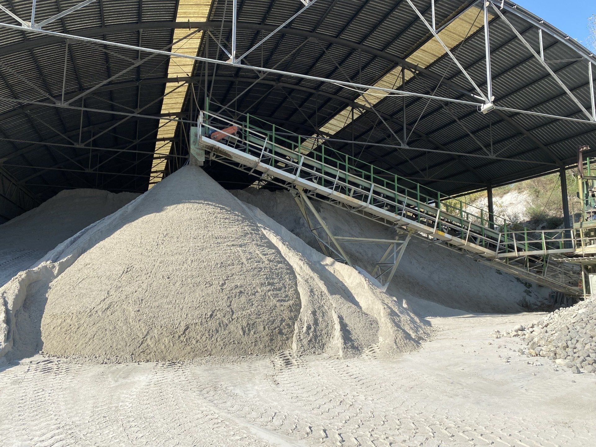 Materie prime per ceramica, scavi e trasporti