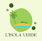 Scena di un'isola con palma e acqua all'interno di una sagoma verde, con il testo "L'ISOLA VERDE" in basso.