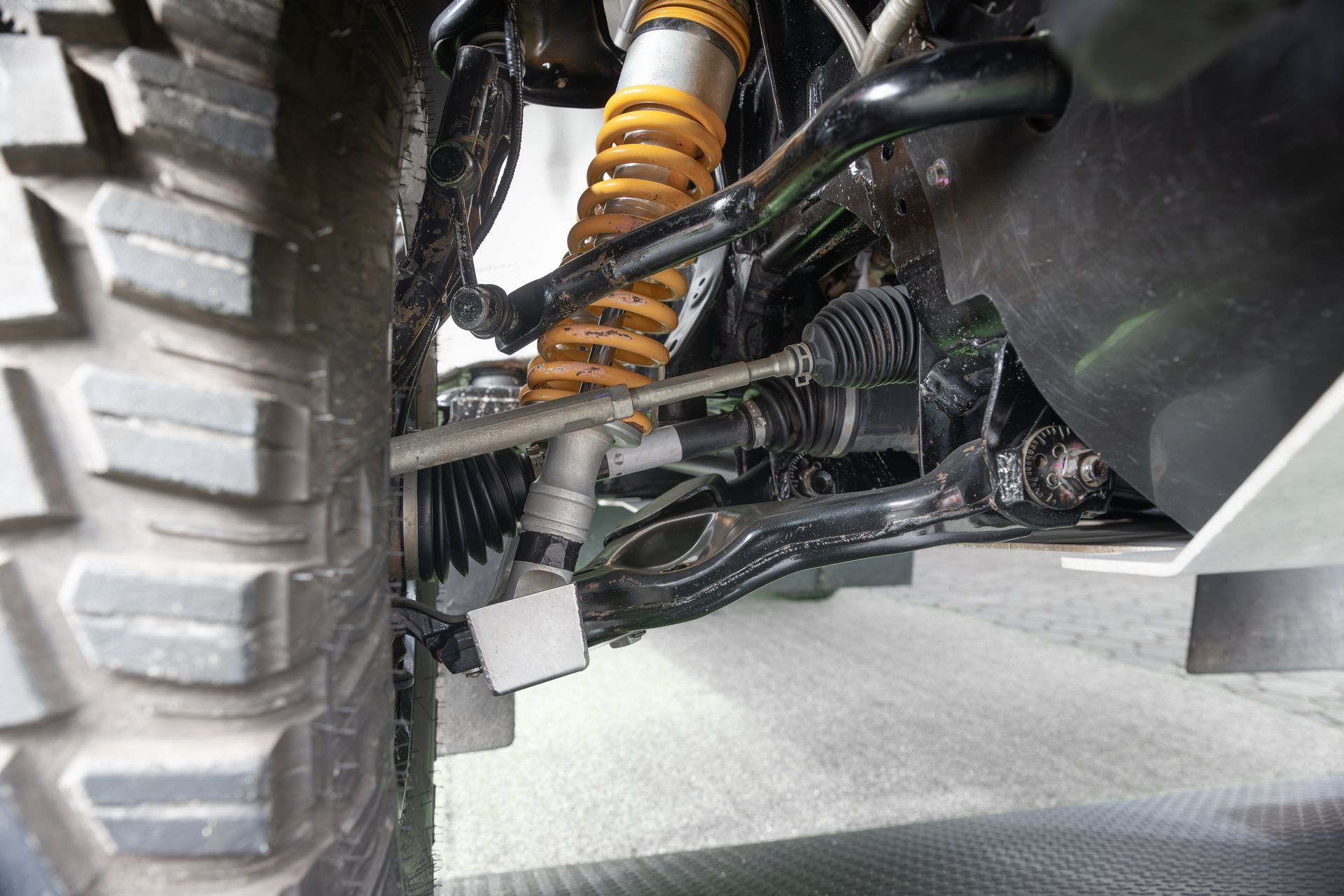 5 Common SUV Suspension Problems Drivers Notice First | North County Service Center