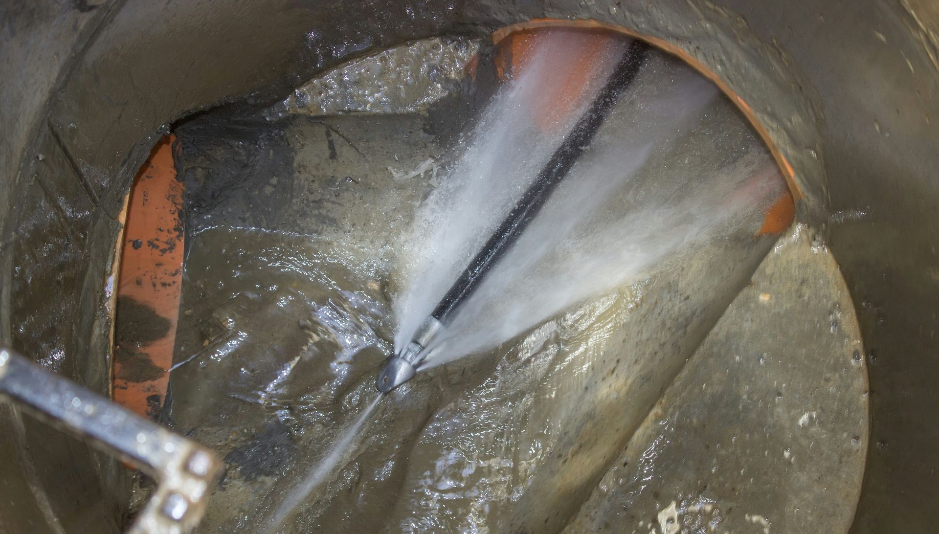 Industrial cleaning and vacuum recovery