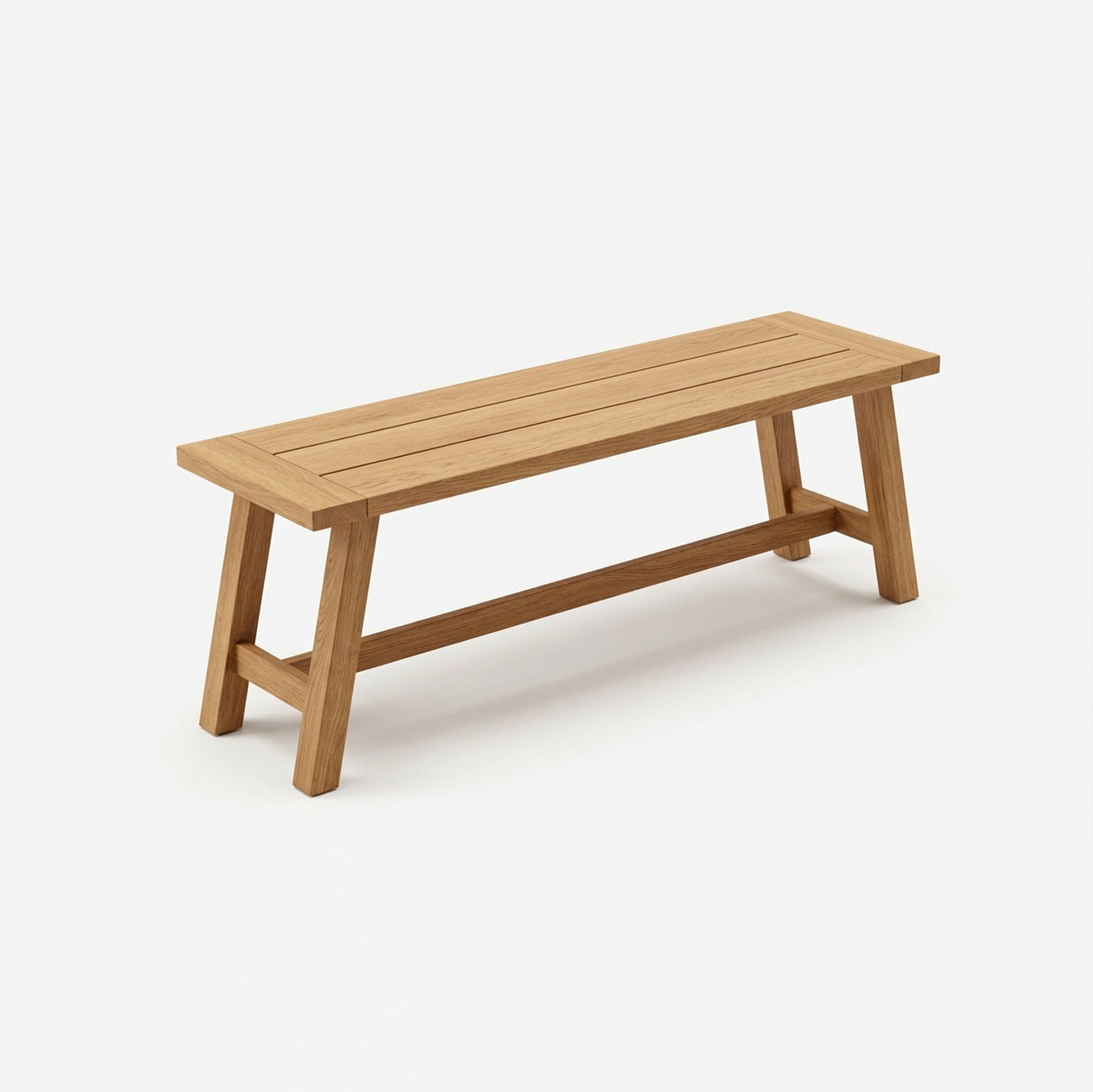 Banco de madera clara con asiento de listones y patas angulares.