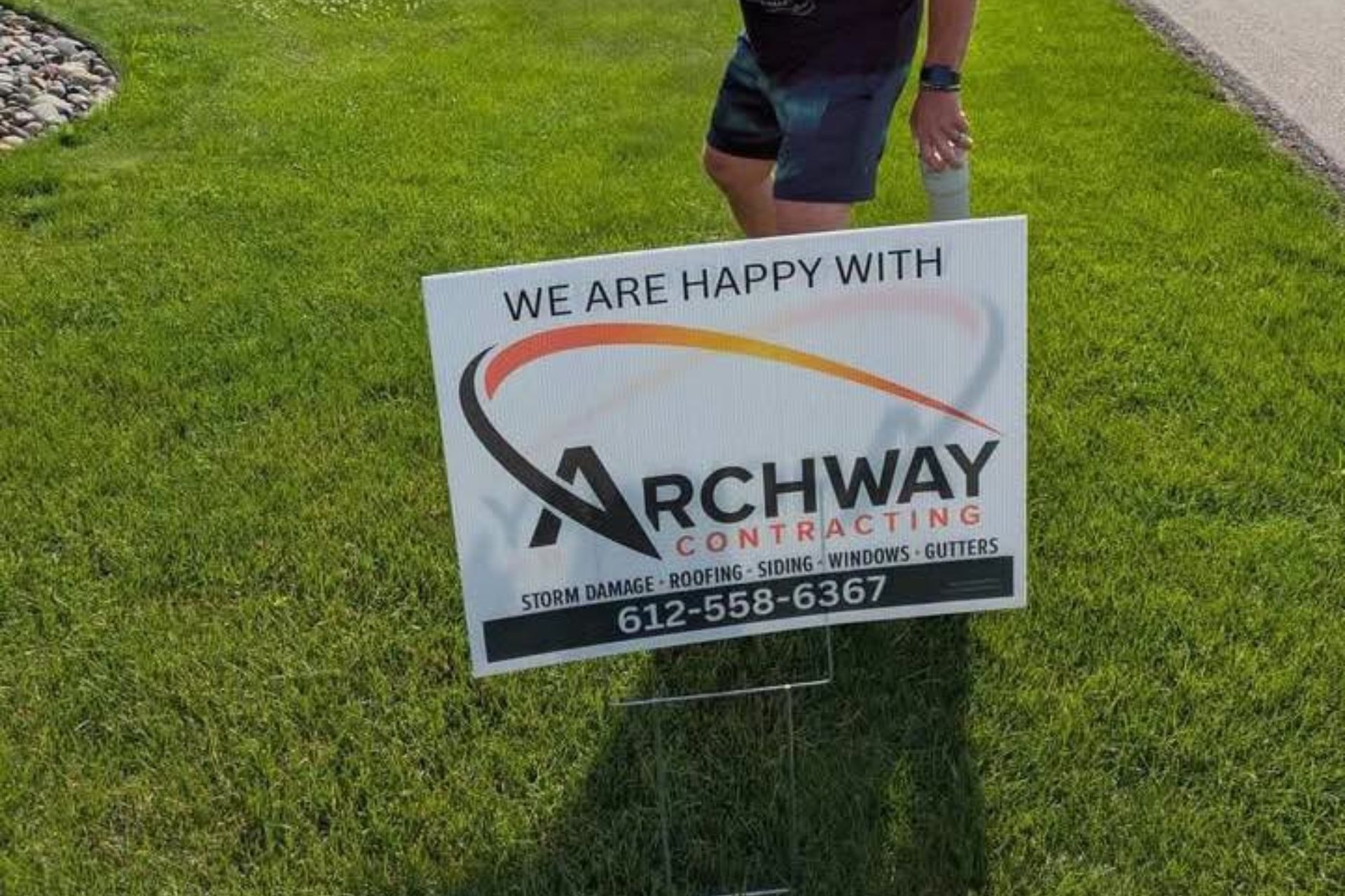 Customer giving a thumbs up after choosing Archway Contracting