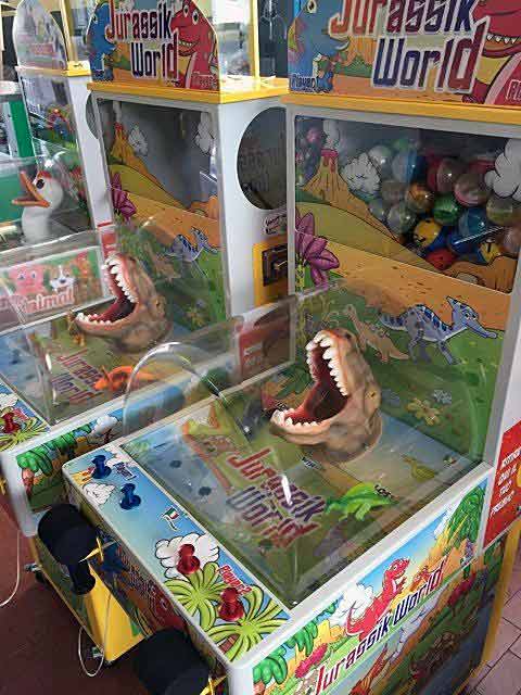 Distributore con gioco Maxi Jurassico - Venus Games Rimini
