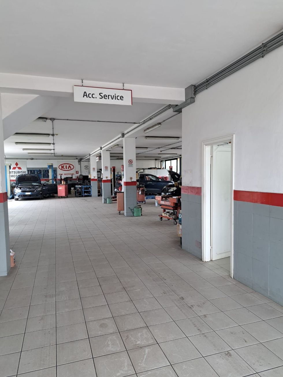gomme auto in sede pronte per il montaggio
