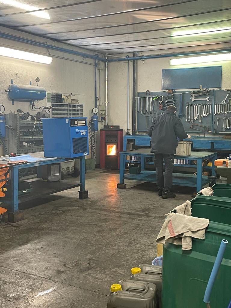 Interventi smontaggio gruppo pompante, sostituzione cuscinetti, tenuta asse e collaudo