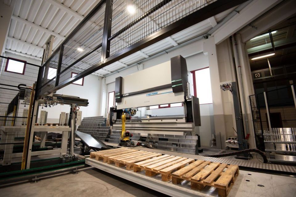 lavorazioni di piegatura robotizzata