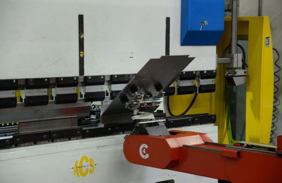 lavori di piegatura robotizzata lamiere