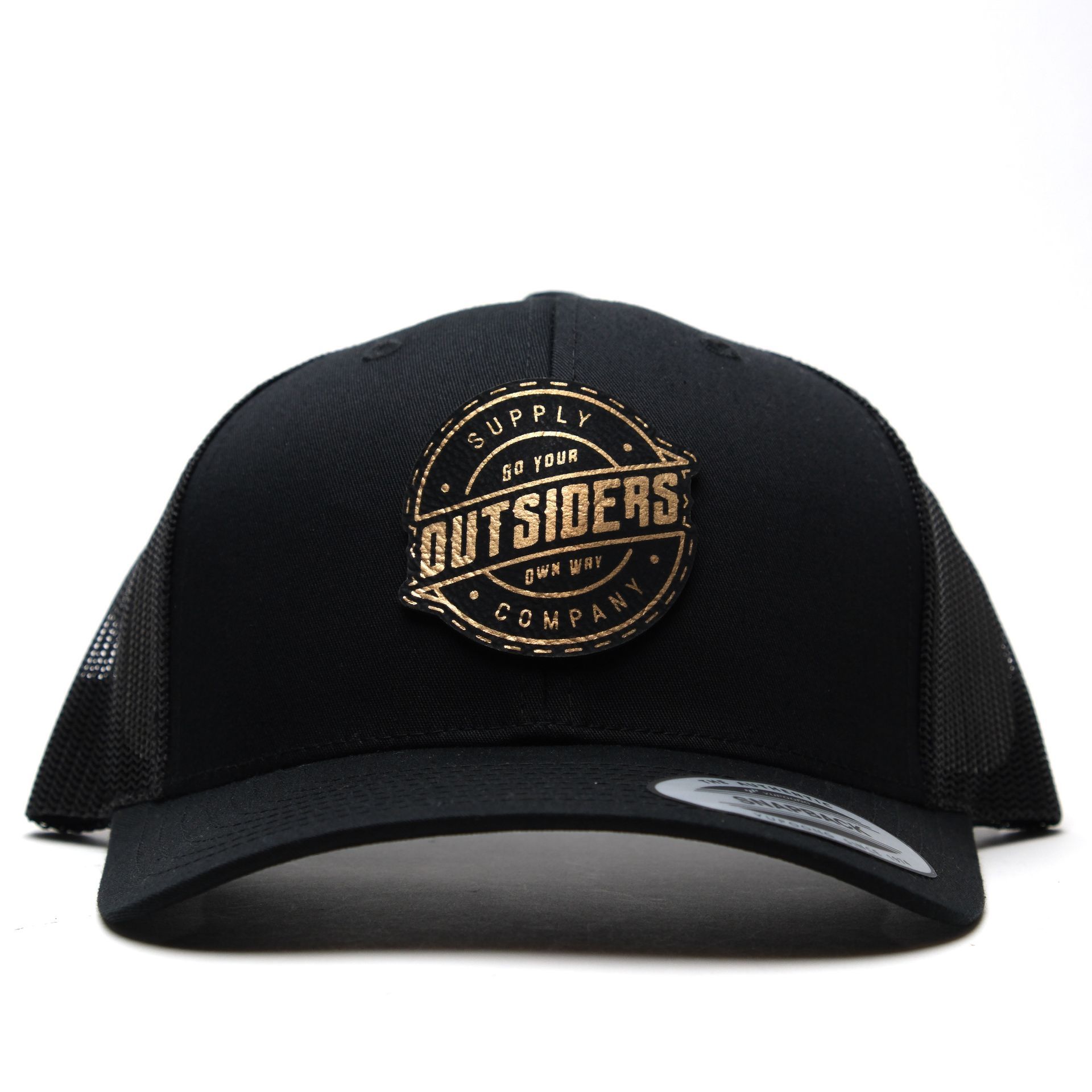 A black hat that says outsiders company on it