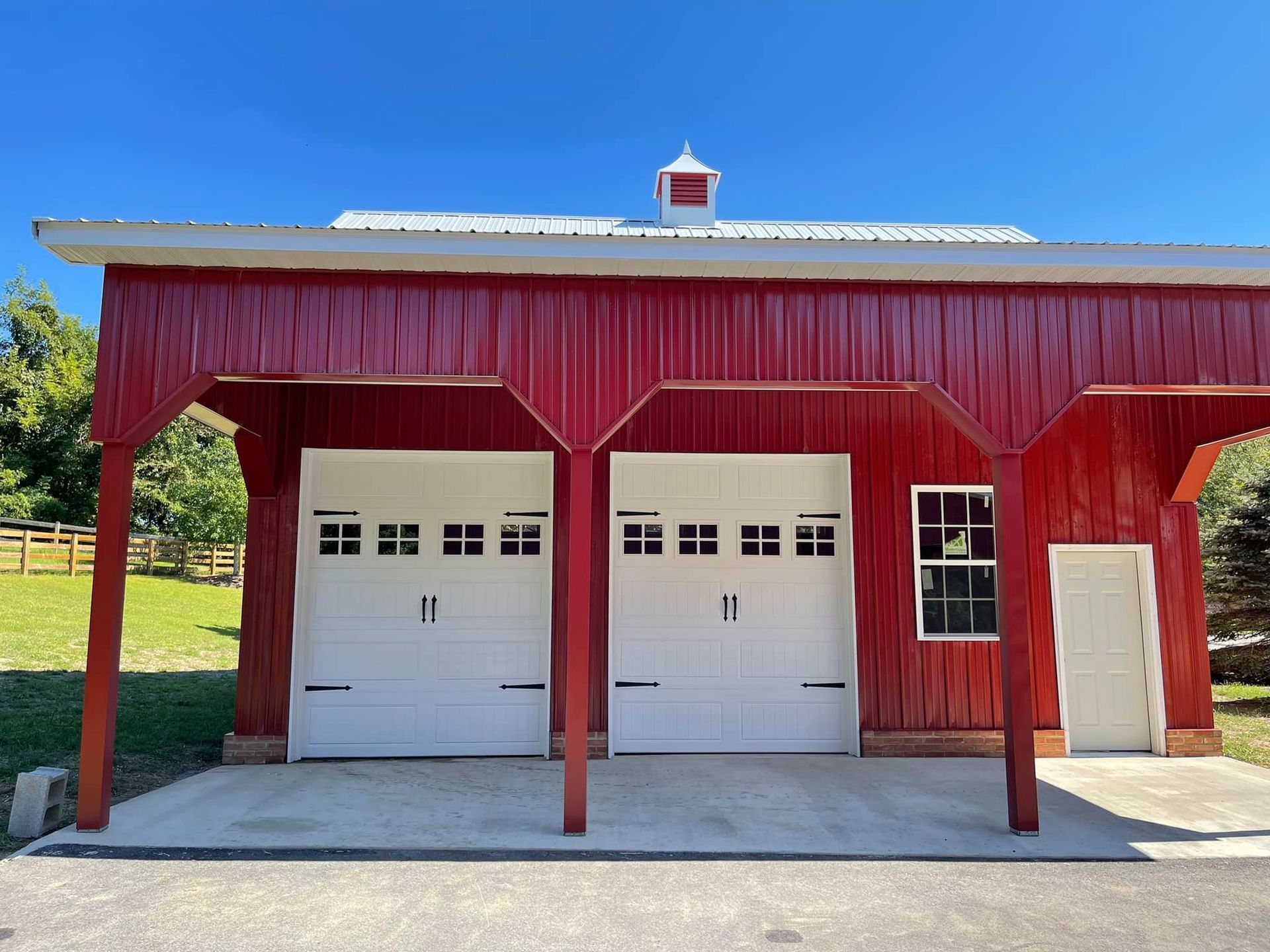 EQUESTRIAN POLE BARN