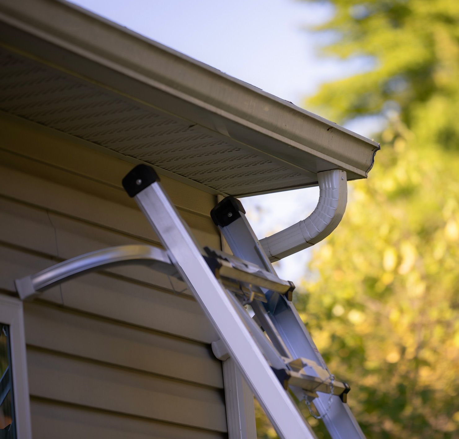 Installed Gutter — Oberlin, OH — Larry's Roofing Installed Gutter — Oberlin, OH — Larry's Roofing