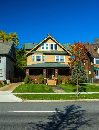 Tall House Exterior — Oberlin, OH — Larry's Roofing