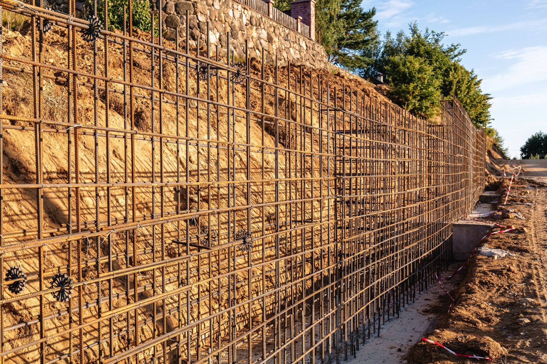 a mold for a concrete retaining wall to be poured