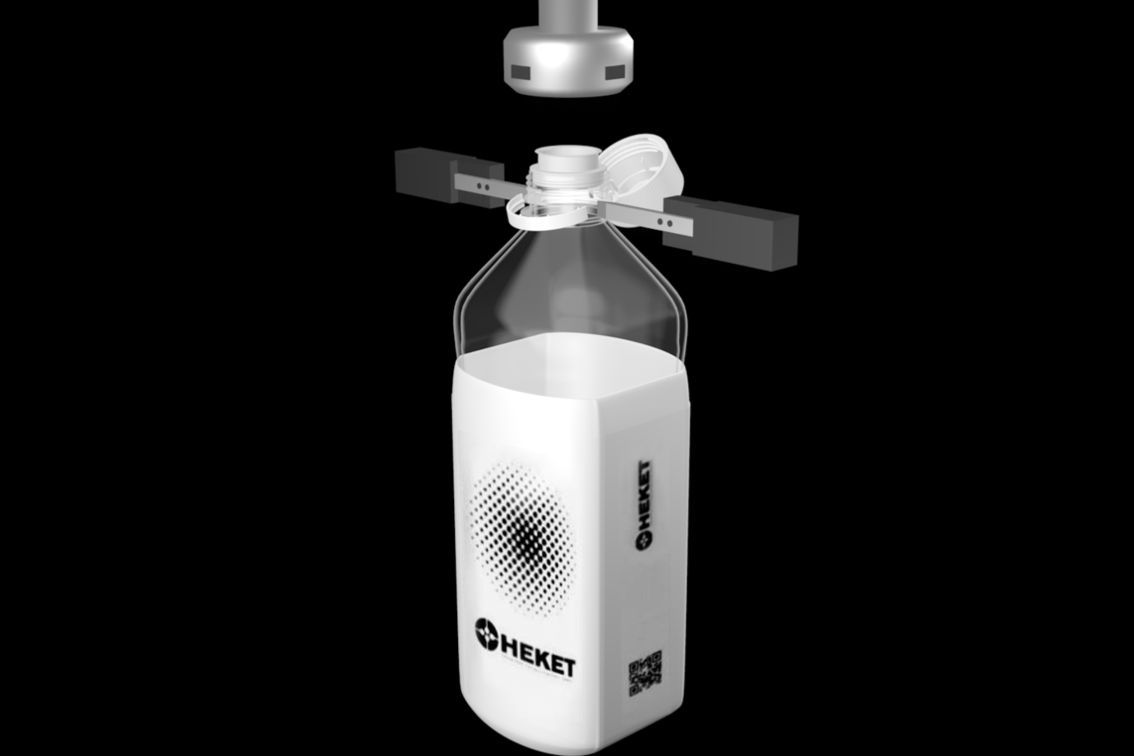 Image illustrating selective material recovery through tracking codes on packaging