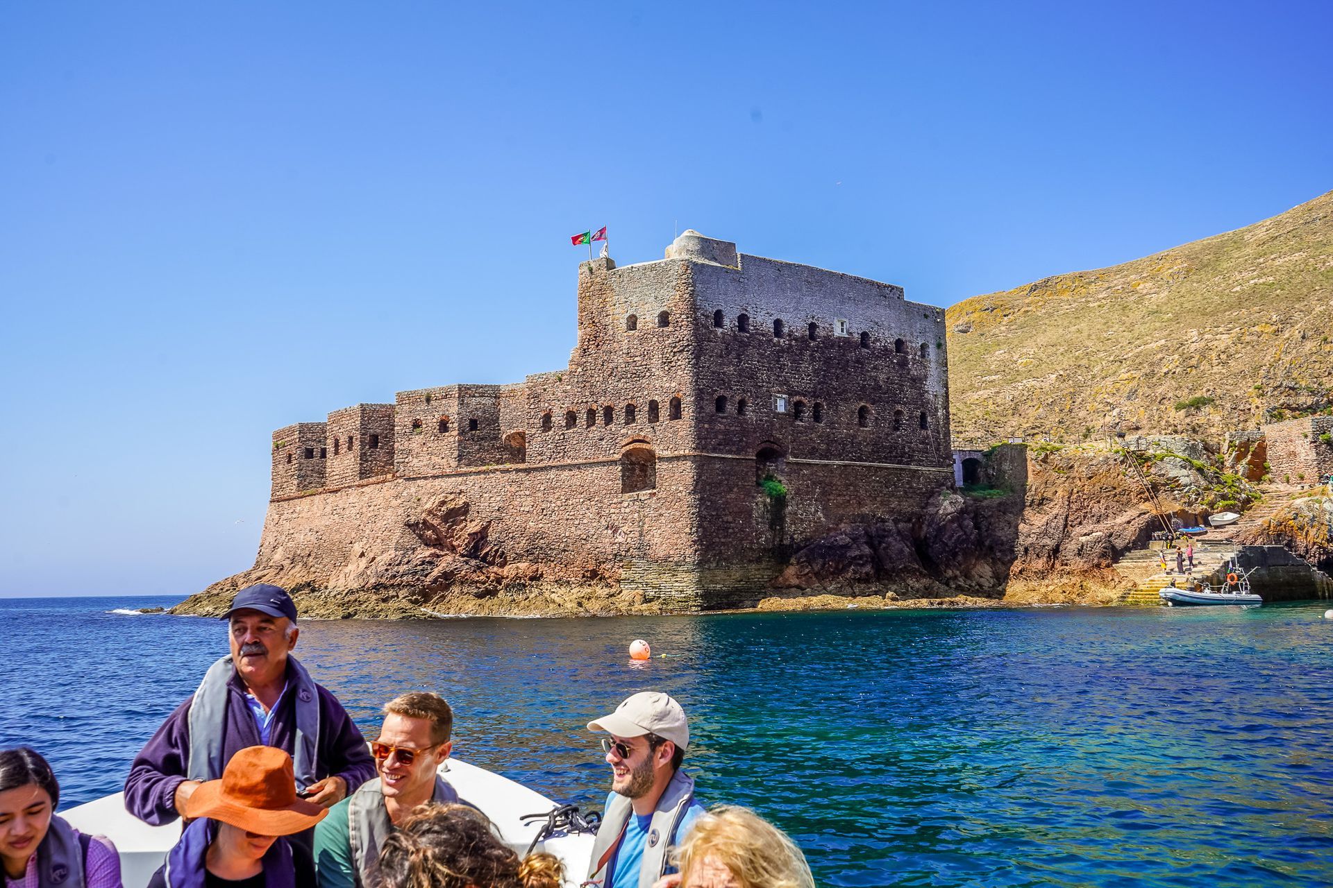 The boat with the group arriving at the fort in Berlengas islands