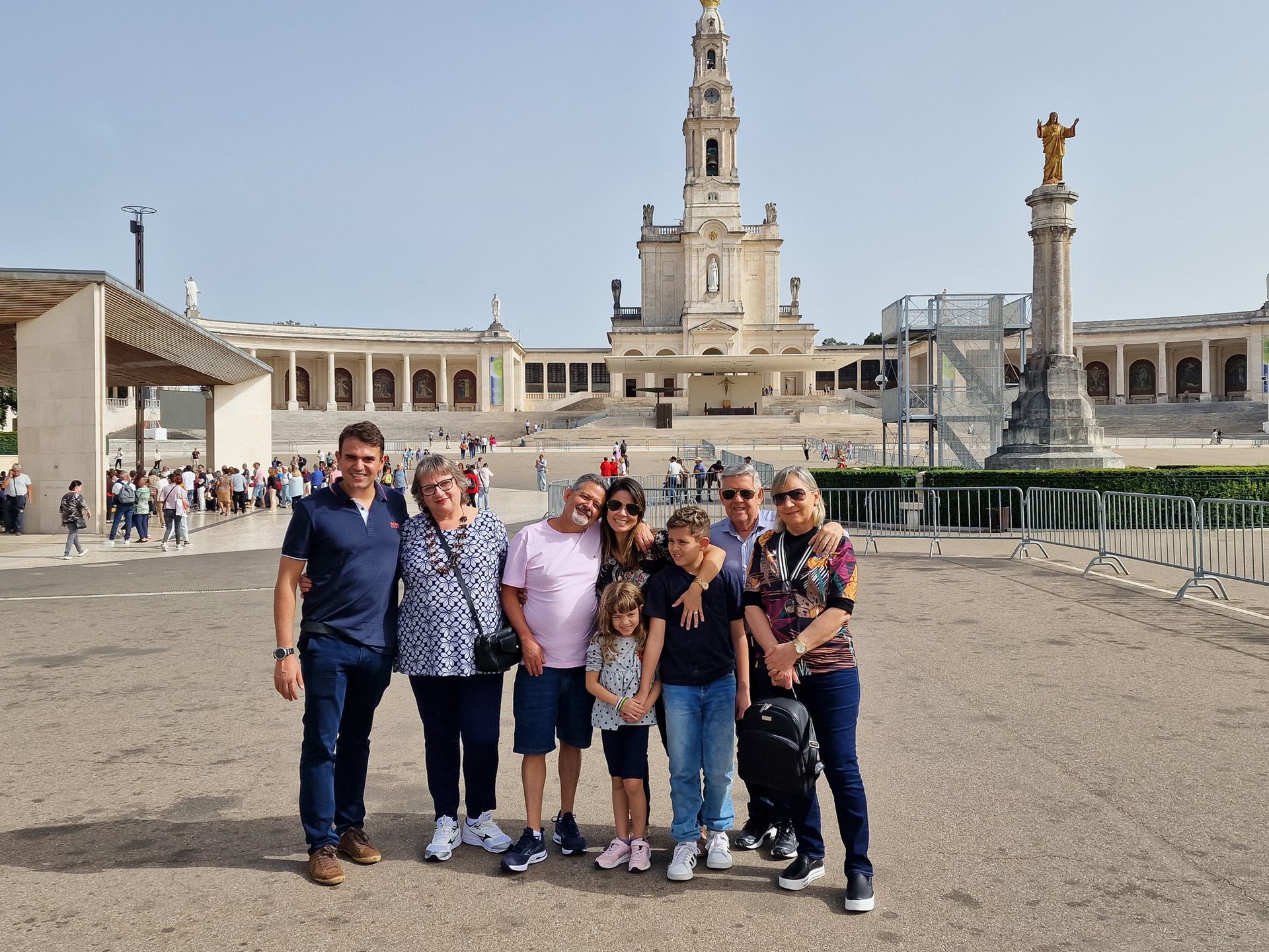Guests in front of the Basilica and esplanade of the Sanctuary of Fátima