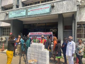 A group of people are standing in front of a building.