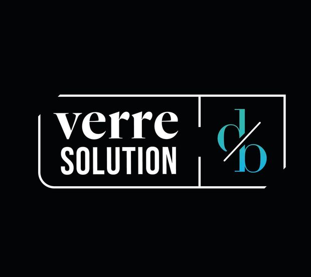 Le logo de verre solution est sur fond noir.