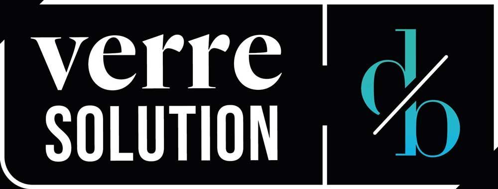 Le logo de verre solution est noir et blanc avec un symbole de pourcentage bleu.