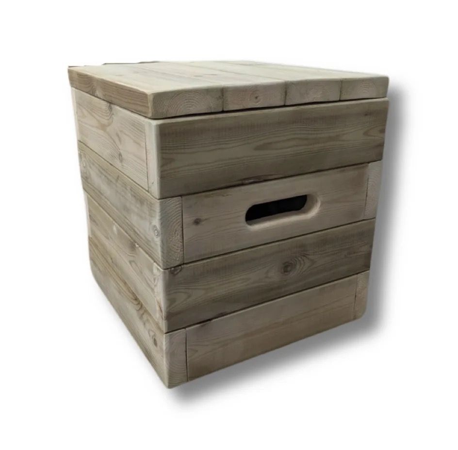 Sturdy cube seat set of 4