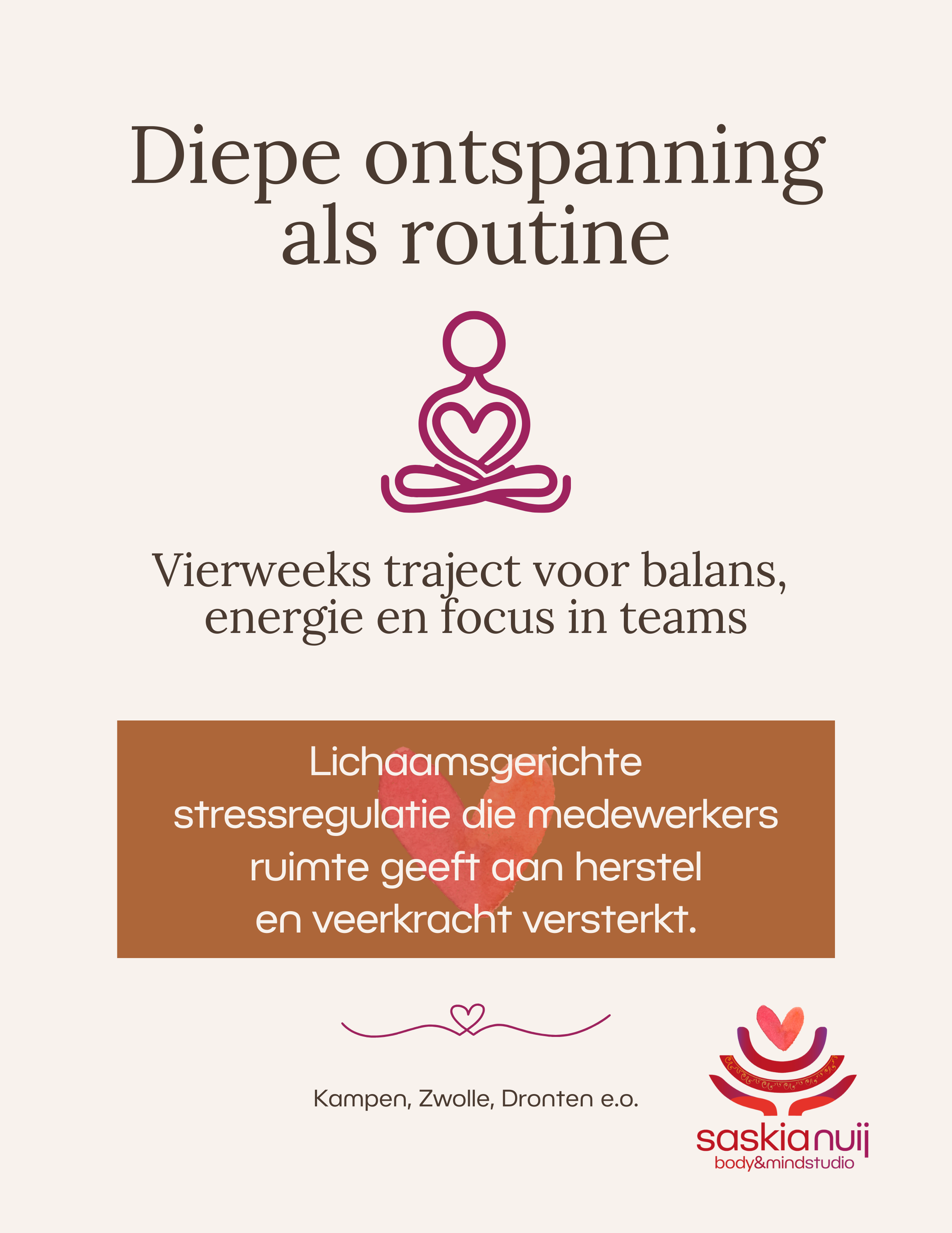 Poster met een roze mediterende figuur en Nederlandse tekst over diepe ontspanning als routine, op een beige achtergrond.