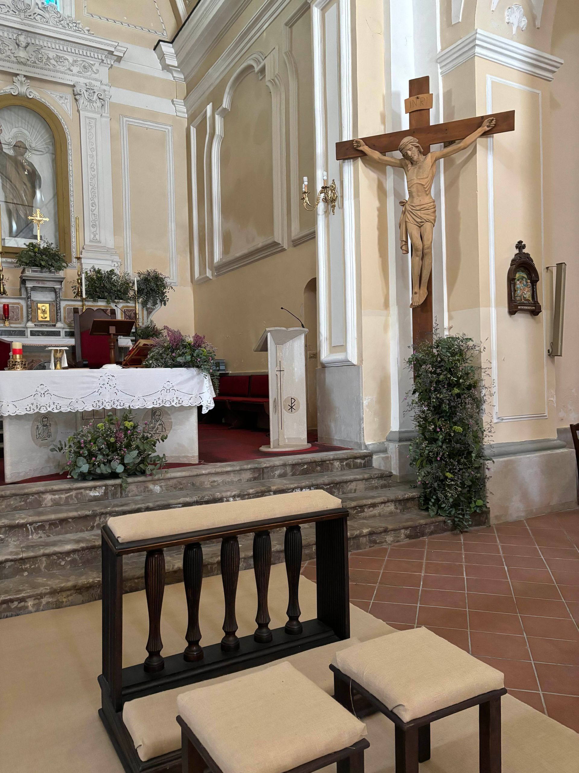 Chiesa allestita per matrimonio