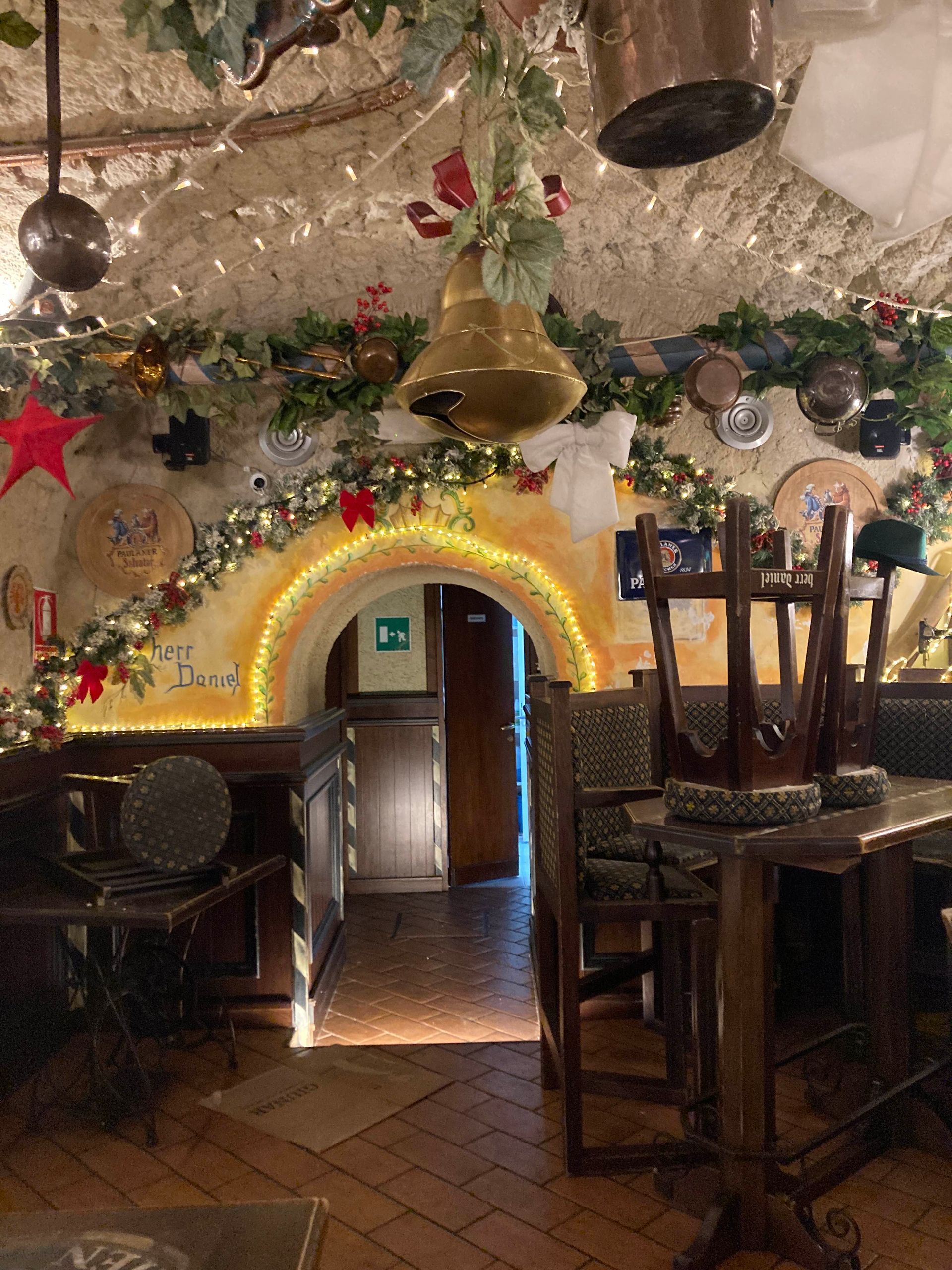 Ristorante con addobbi natalizi esclusivi
