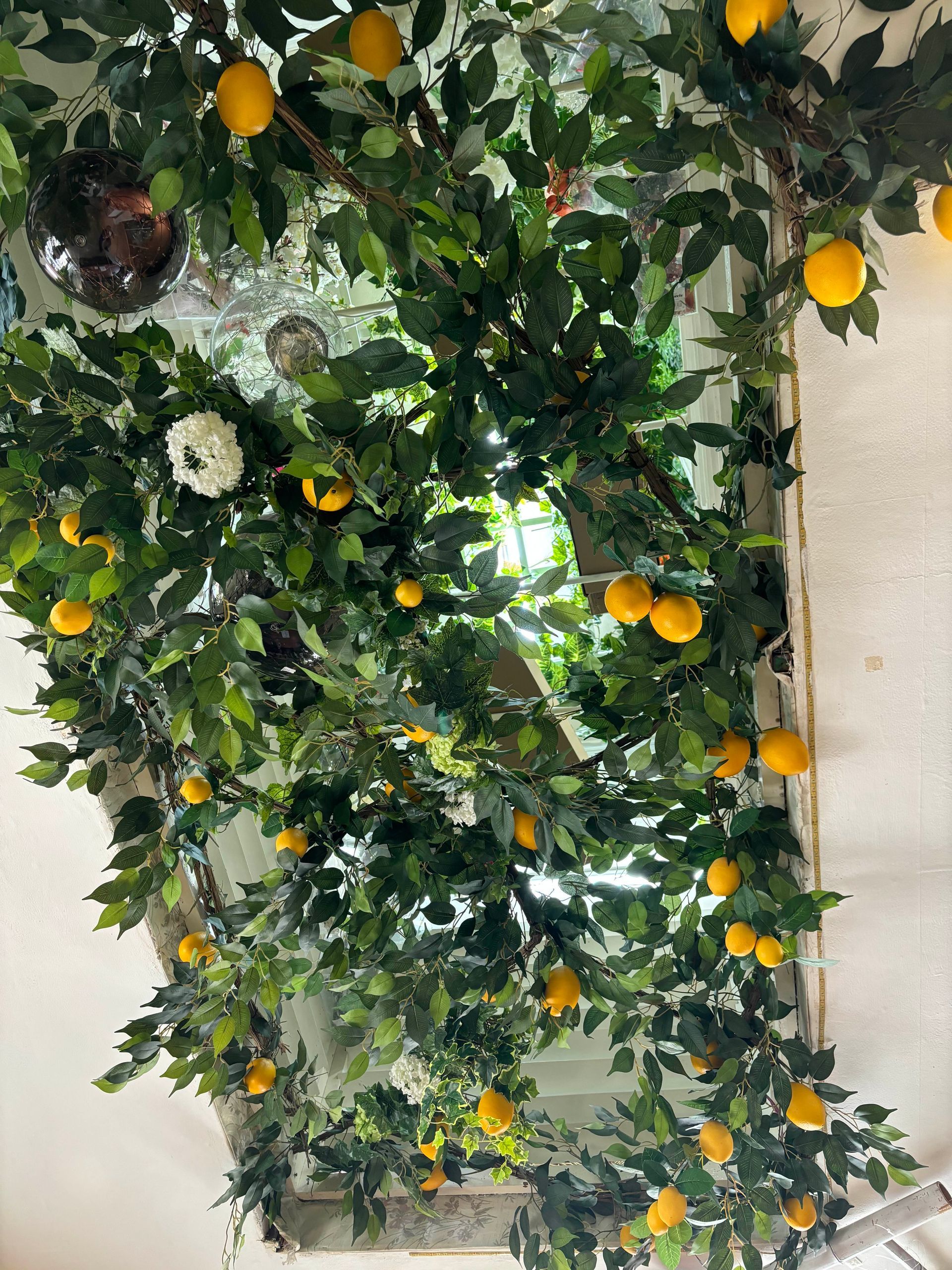 Allestimento con piante artificiali