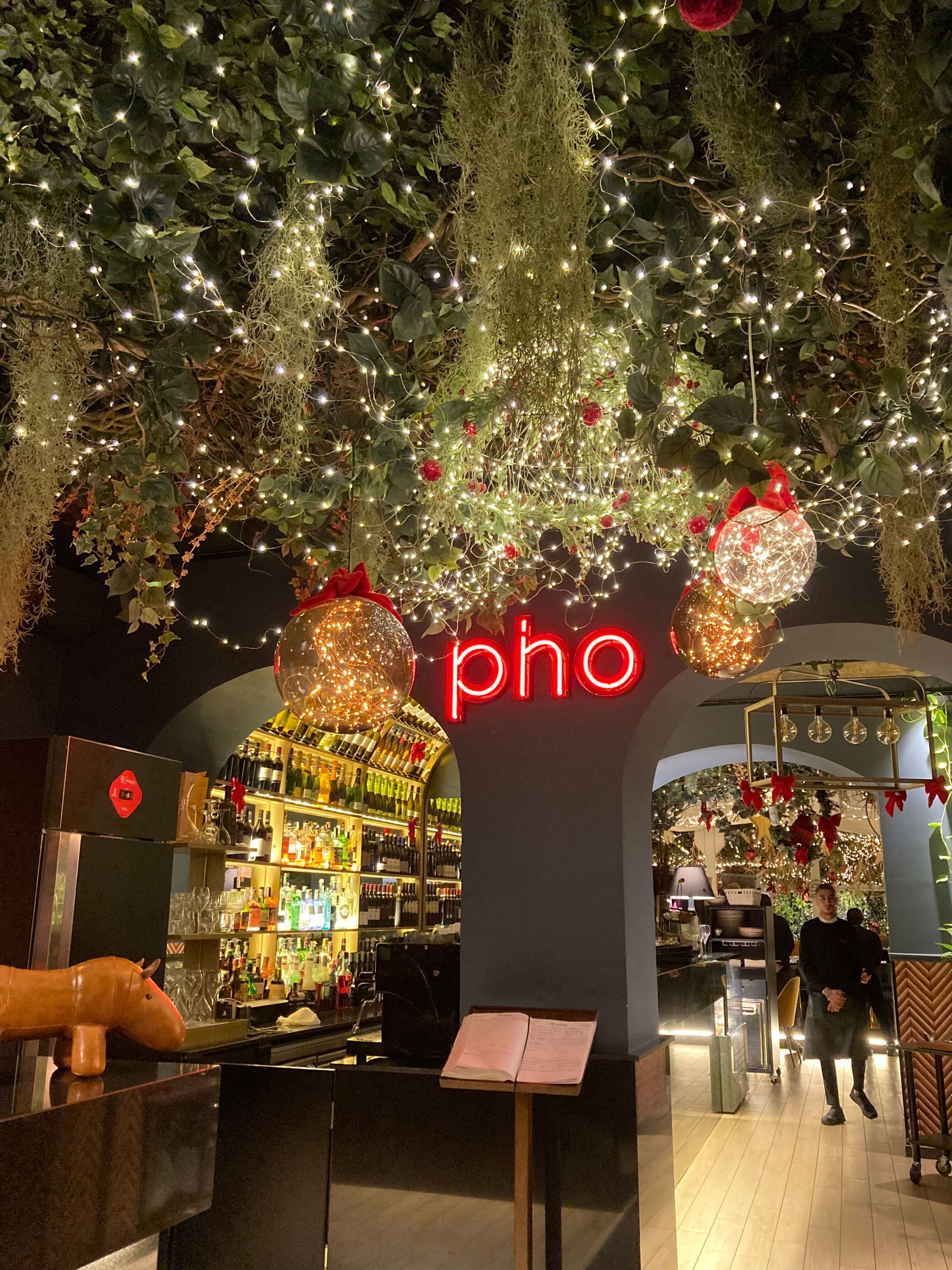 Decorazioni e addobbi natalizi per ristorante