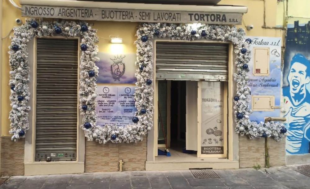 Entrata negozio addobbata per Natale