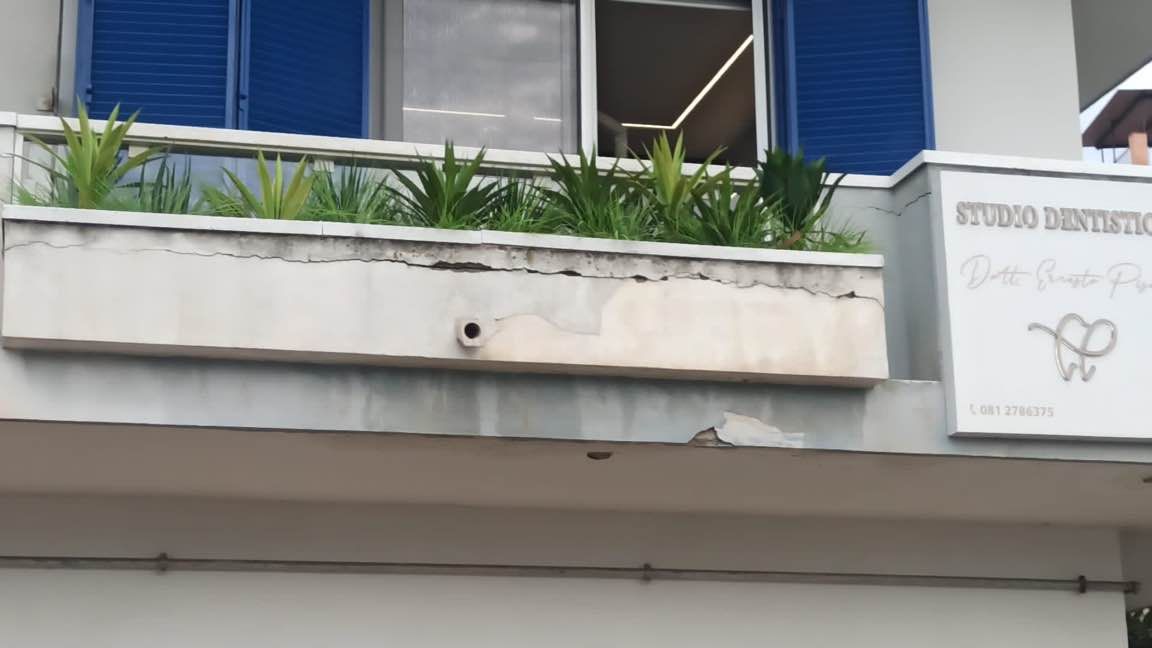 Pinate aritificiali su balcone