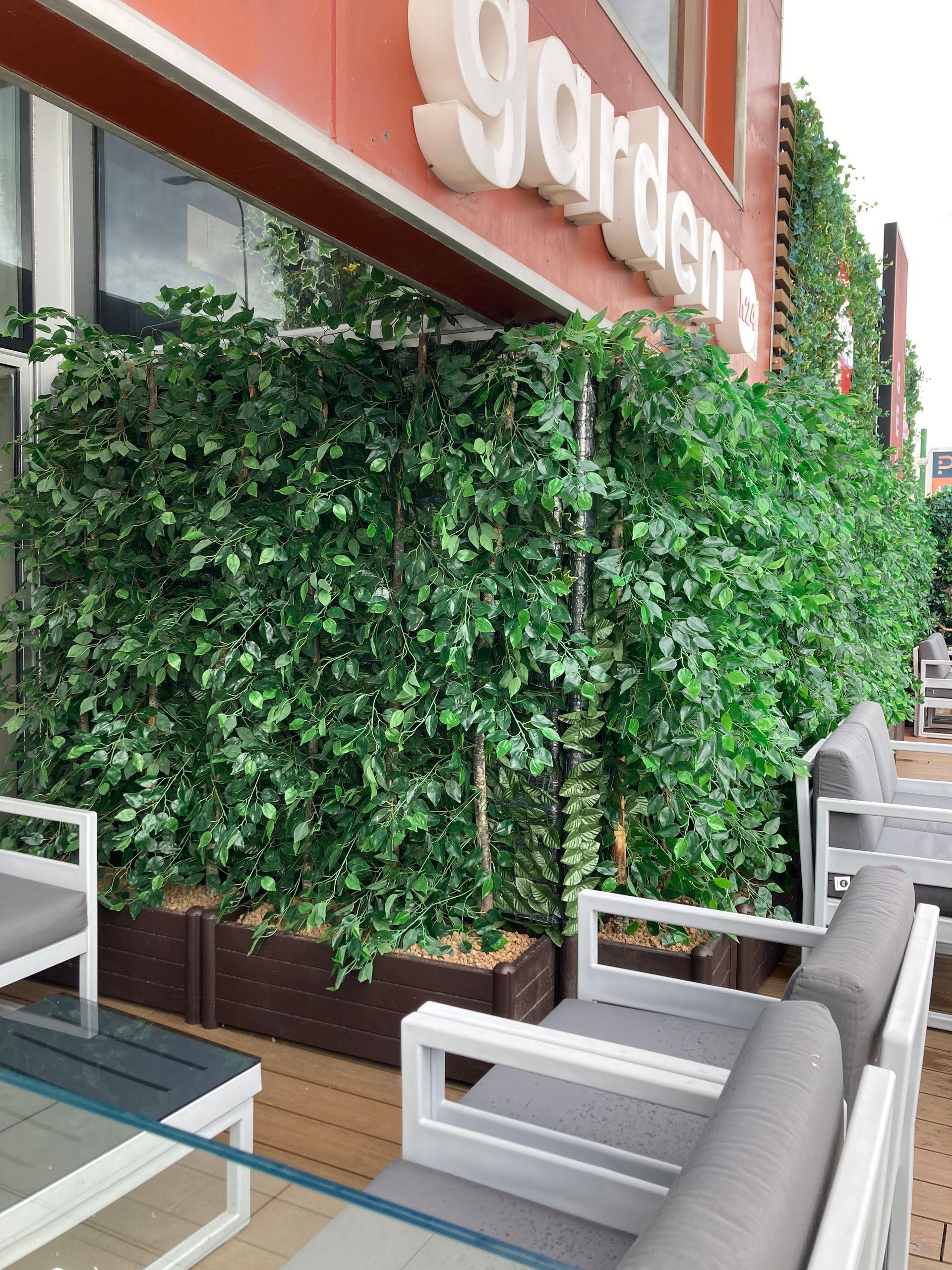 Siepe di piante artificiali per ristorante