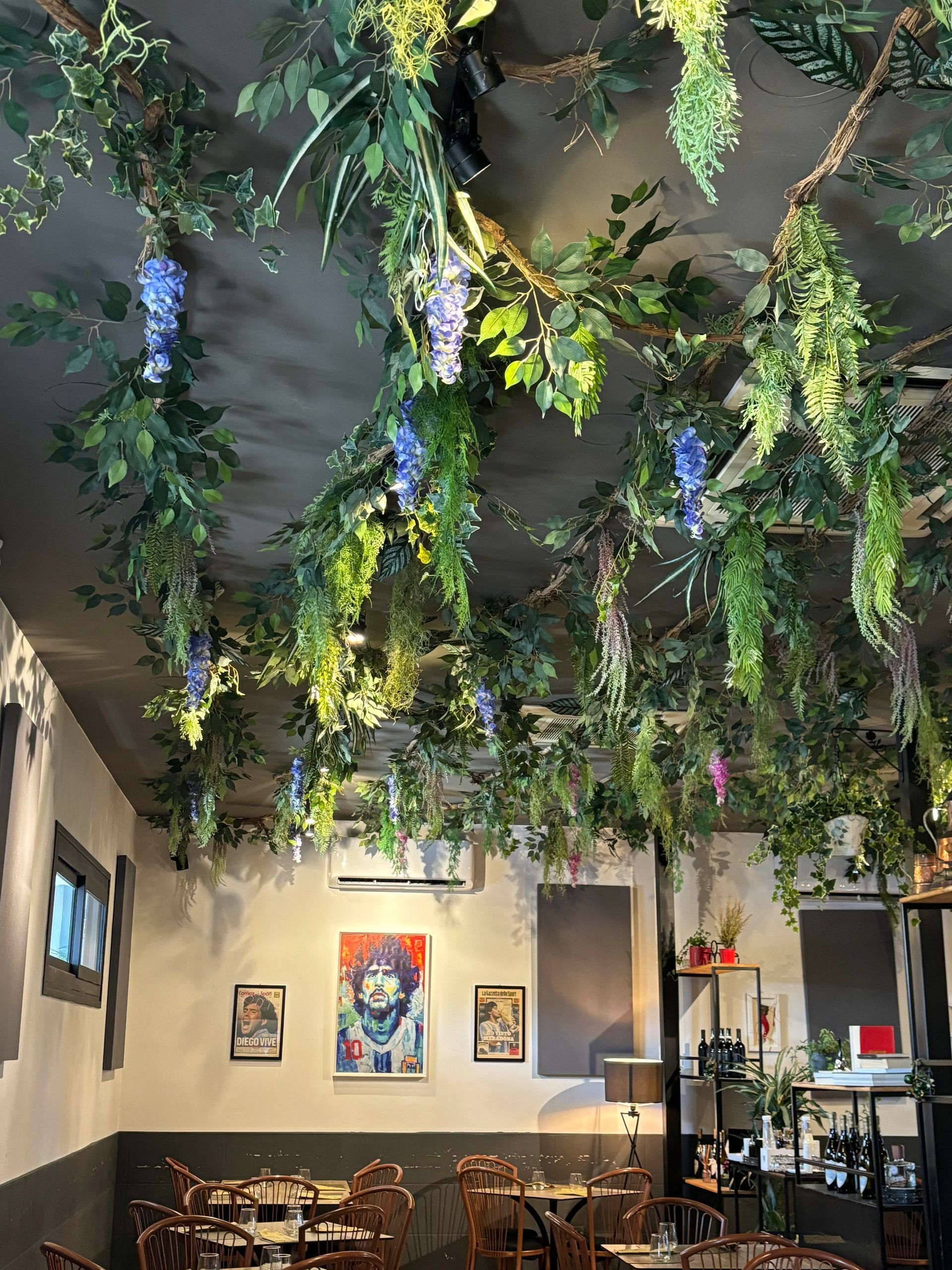 Allestimento con fiori artificiali