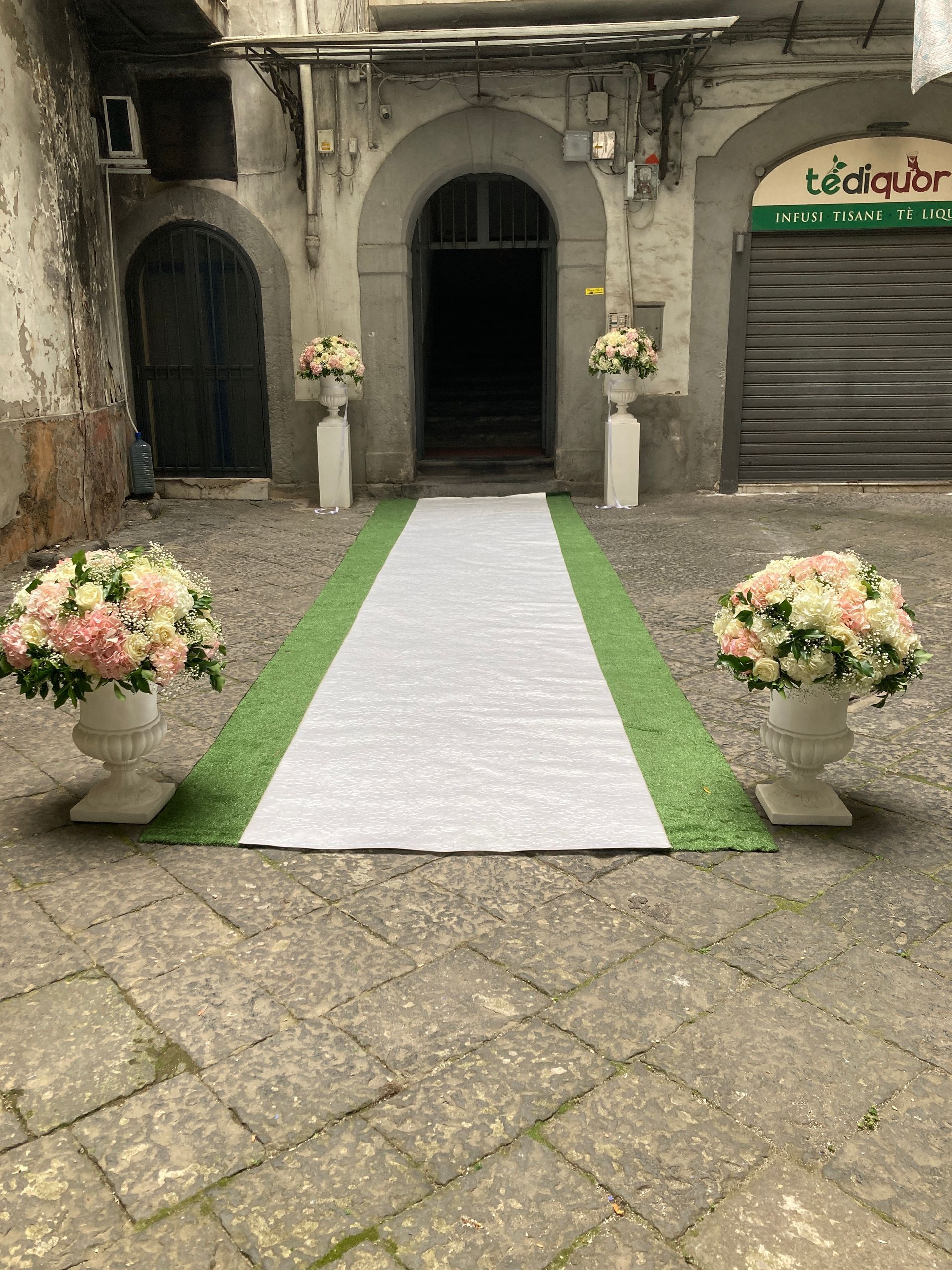 Addobbi floreali esterno casa della sposa