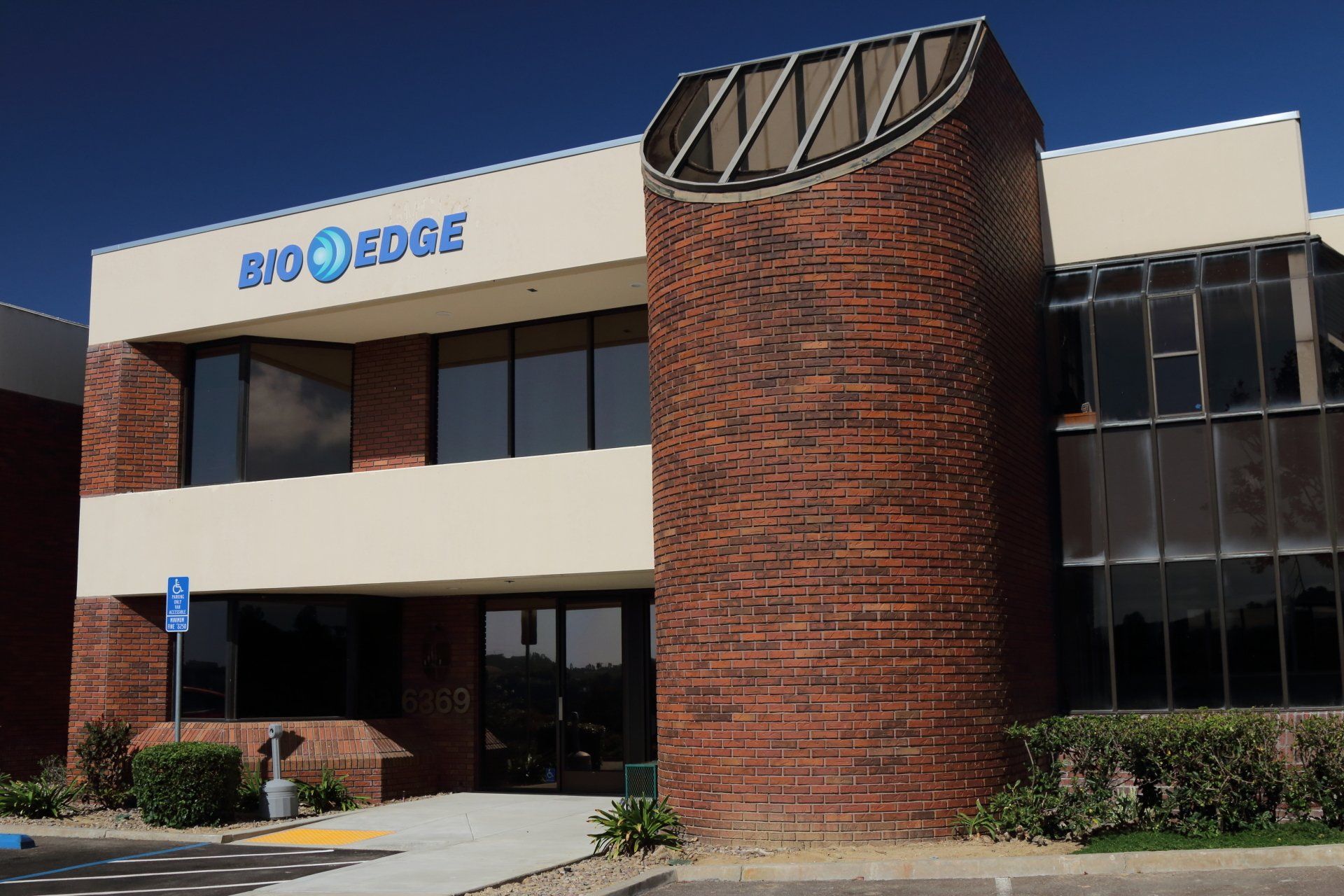 A large brick building with the word bio edge on it
