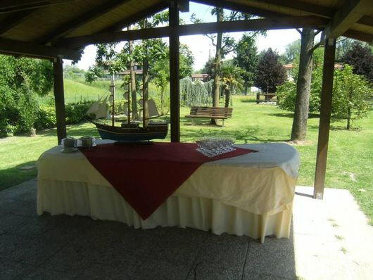 tavola imbandita
