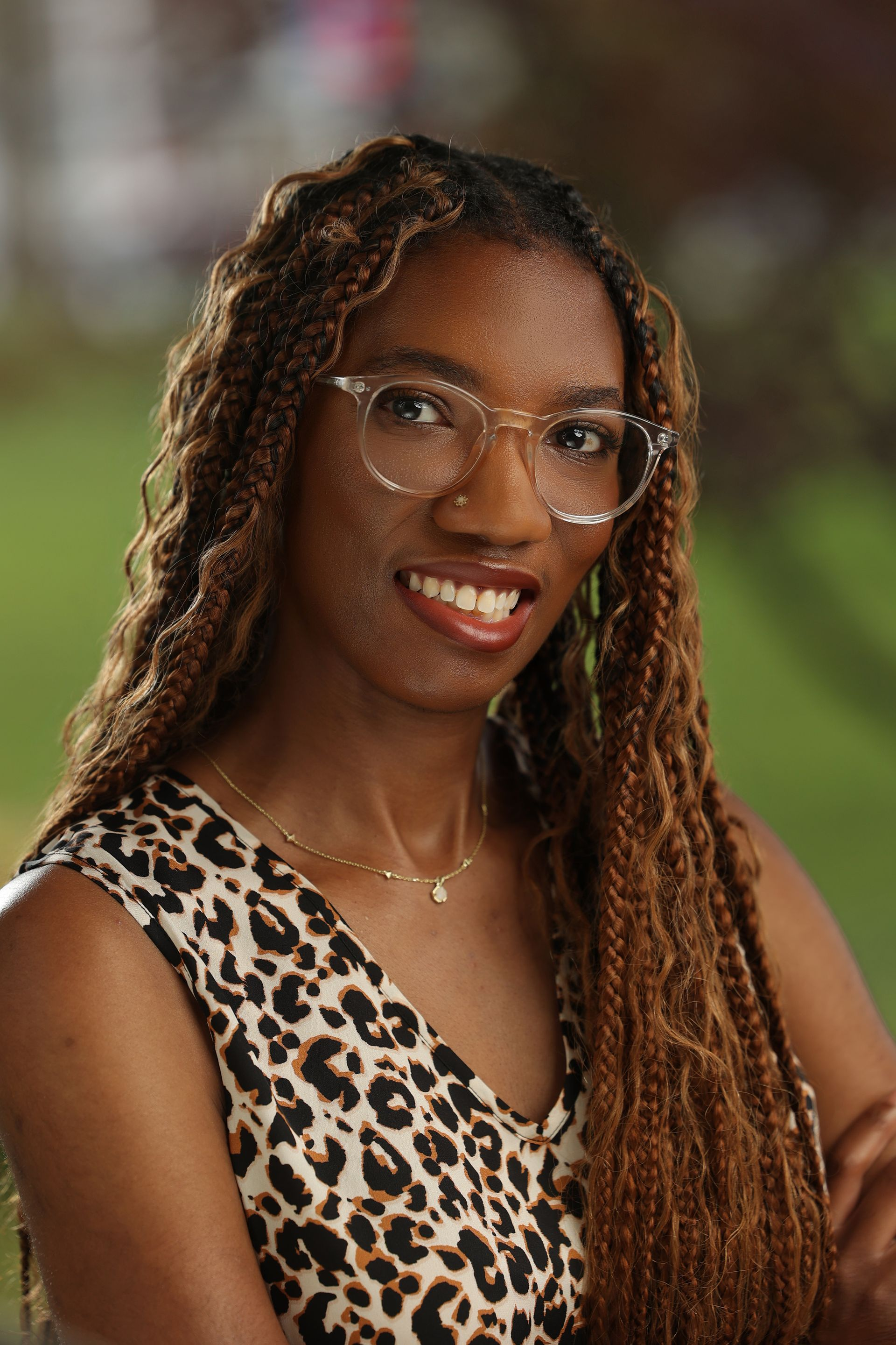 Dominique Pickett, Deaf Licensed Associate Art Therapist (LAAT) uses art therapy to support clients' emotional healing.