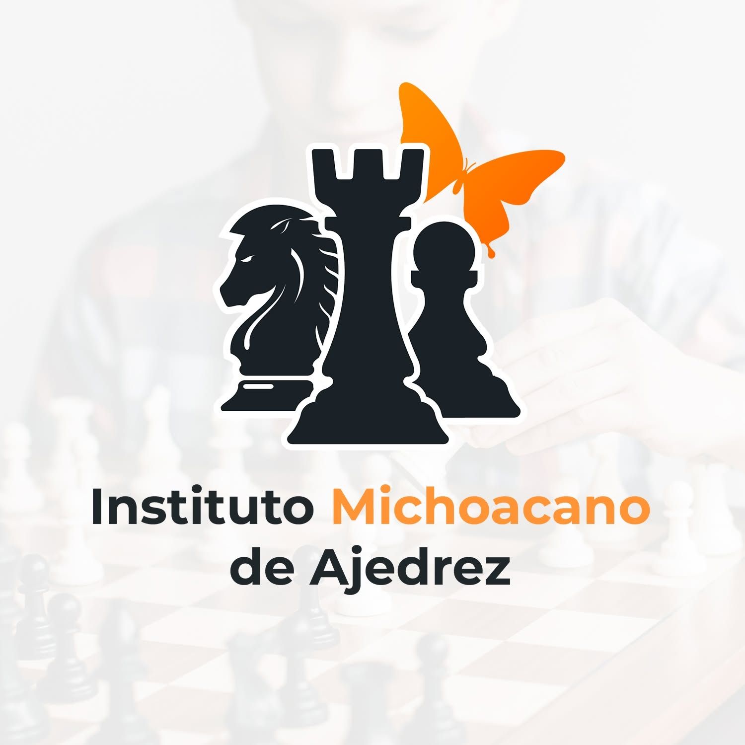 Logo de Instituto Michoacano de Ajedrez con piezas de ajedrez negras y mariposa naranja