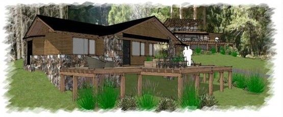 Una moderna cabaña de madera y piedra con un patio cubierto por una pérgola, situada en un paisaje verde y boscoso.