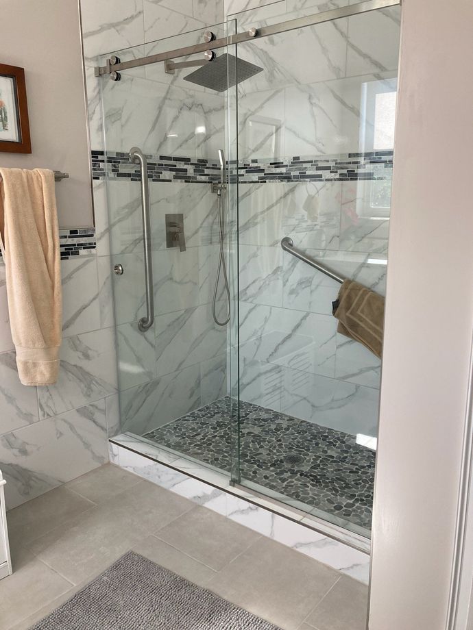 Spacious Modern Bathroom — Tampa, FL — Euro Glass Service Spacious Modern Bathroom — Tampa, FL — Euro Glass Service