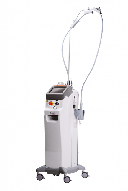 Macchina laser medicale alta e bianca, montata su ruote, con tubi flessibili e pannello di controllo collegati.