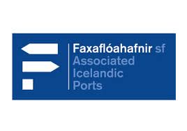 Blátt skilti sem segir tengdar hafnir á Íslandi á því.