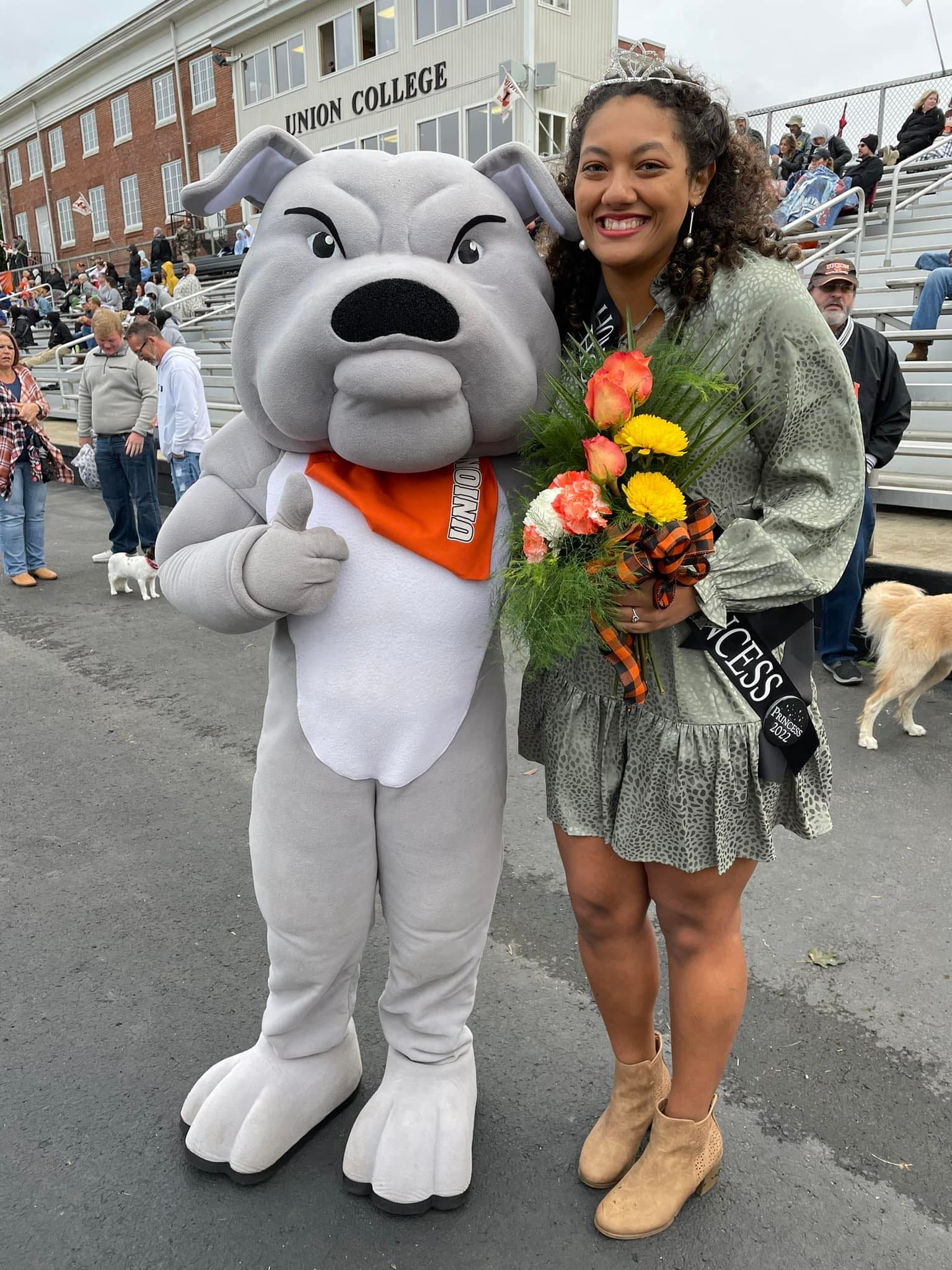 Raigan King posing with Mack the Bulldog during Homecoming.