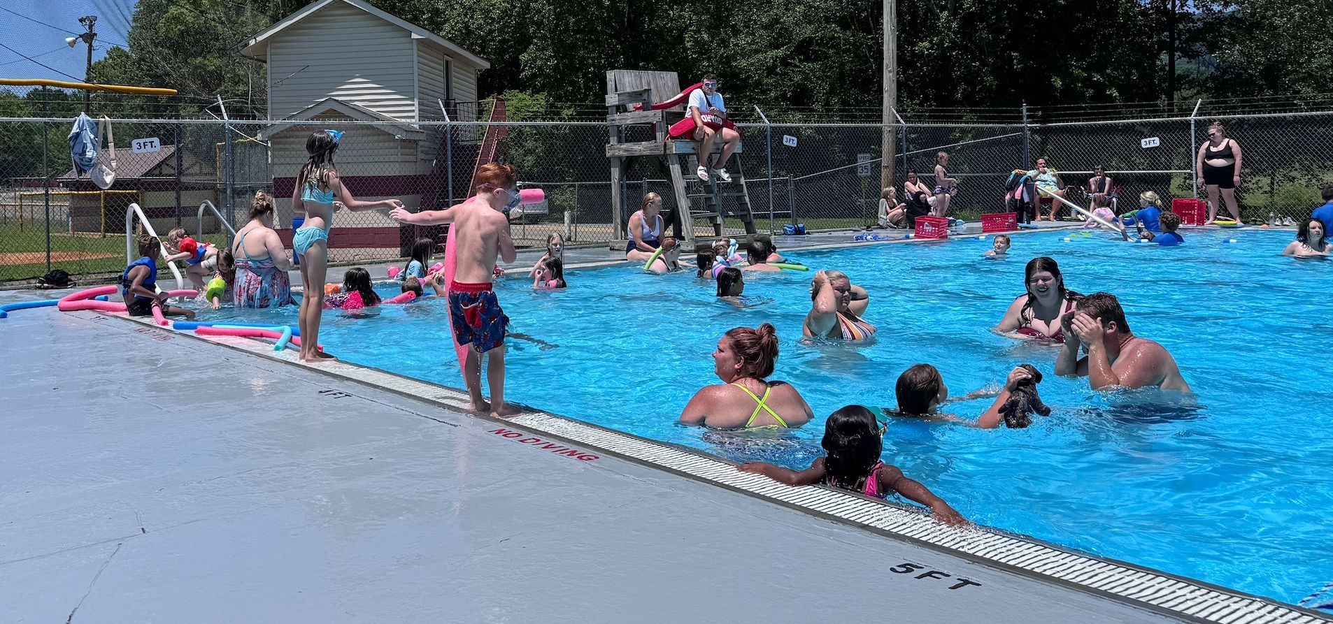 Middlesboro pool patrons enjoy donated equipment