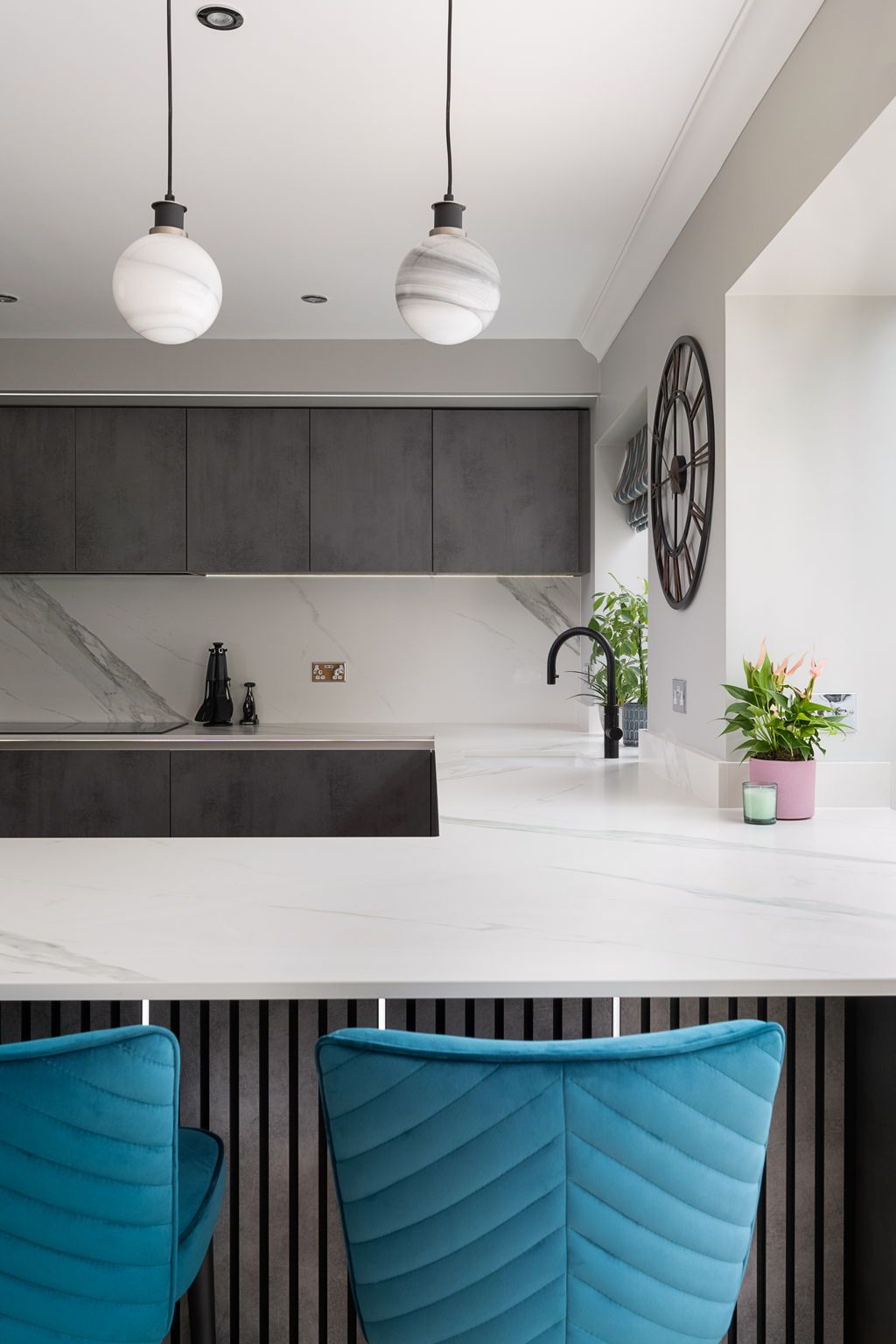 Harvey contemporary kitchen with grey, handleless units and teal furnishings. Designed by exact Kitchens in Wokingham.