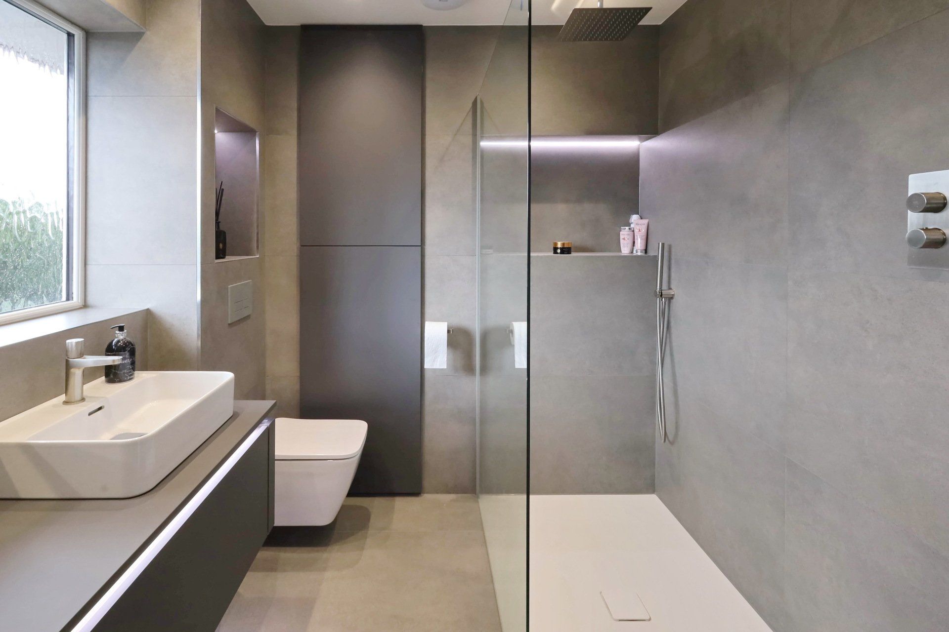 Aitkin ensuite bathroom by Exact Wokingham