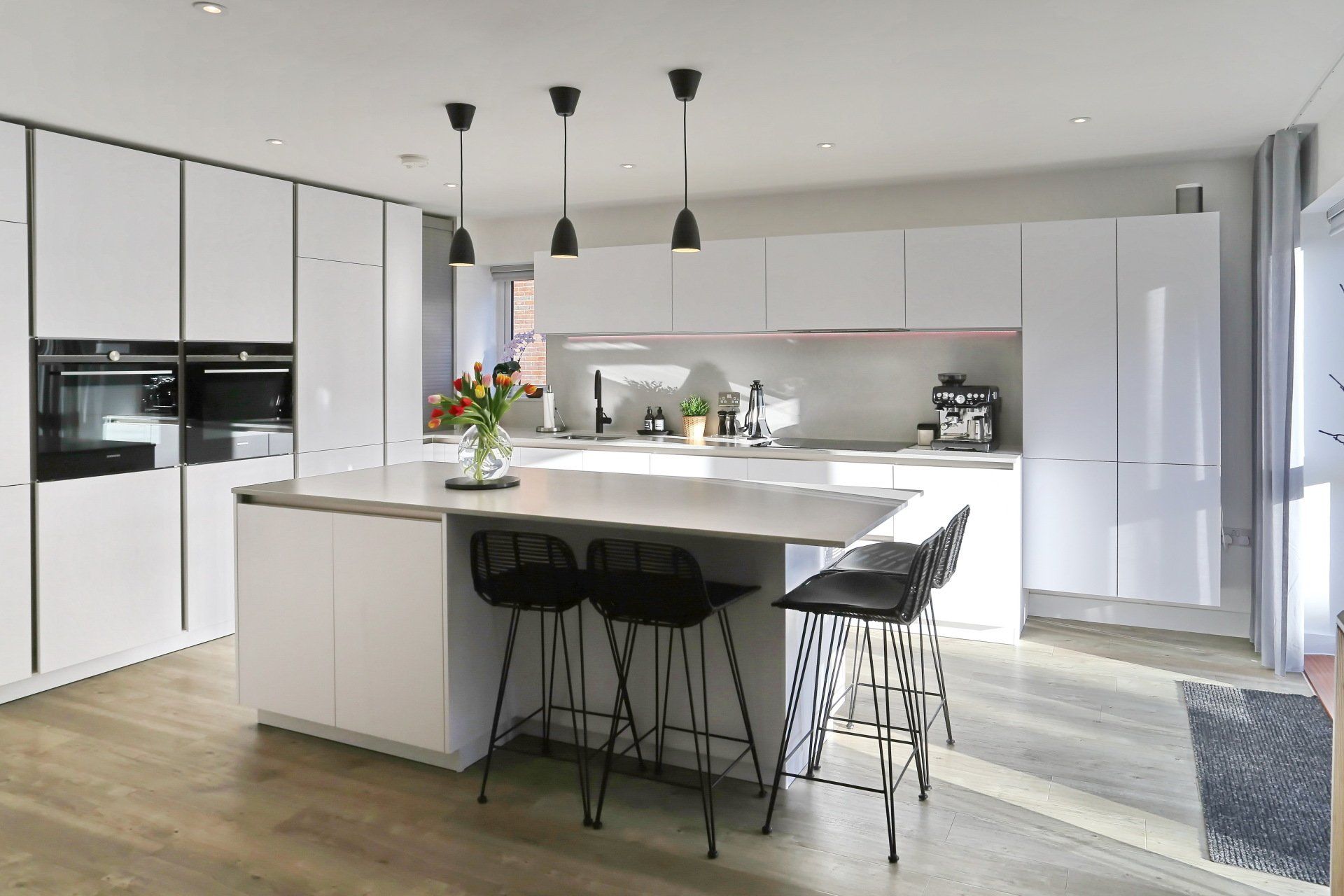 Hints of black create a timeless monochromatic aesthetic.